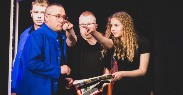 Spektakl „Po drugiej stronie lustra” zwieńczył XIX Integracyjne Warsztaty Teatralne. Przedstawienie odbyło się 23 września 2026 roku w Bartoszyckim Domu Kultury.